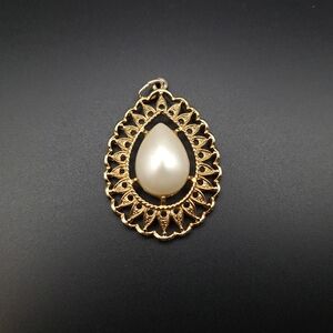 Vintage Sarah Coventry Faux Pearl Teardrop Pendant Gold Tone Filigree Canada